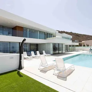 https://new-home-costa-adeje.tenerifehoteles.net